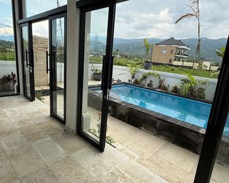Murni's House - 新加拉惹 - 陽台