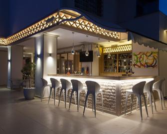 Aurasia Deluxe Hotel - מרמריס - בר