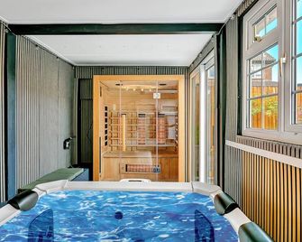 Aspen Close 4 Bedroom Retreat with Spa, Sauna and Gym - Buckingham