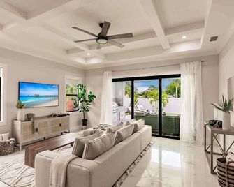 Luxury Naples 4br W Pool Near Vanderbilt Beach - ネープルズ - リビングルーム