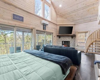 Top of The Line Treehouse Near Helen, Ge - Cornelia