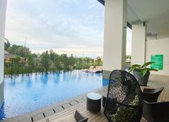 Breeze Apartments at Bintaro by OkeStay - Tangerang City - Pool