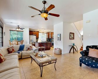 Aquarius of the Desert - Indio - Living room