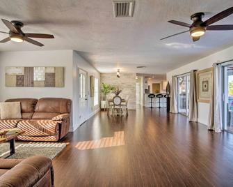 Marco Island Home with Pool Near Tigertail Beach! - Marco Island - Living room