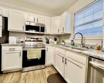 Nicest New construction Home in Middletown, Ohio - Middletown - Kitchen