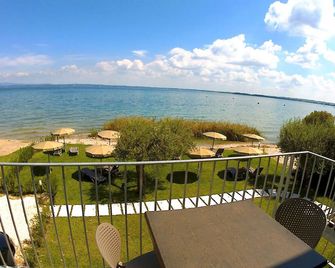 Smeraldo dip Villa Canneto - Sirmione - Balkon