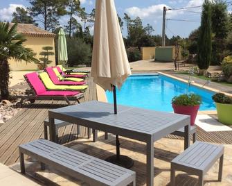 Spacious Villa In Peace In Sillans-La-Cascade In Provence Verte - Sillans-la-Cascade - Pool
