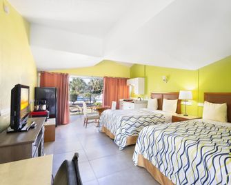 Warm Mineral Springs Motel - North Port - Habitación