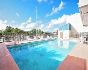 Amazing Yacht With Resort Amenities In The Heart Of Key Largo - Key Largo - Uima-allas