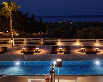 Quattro Suites - Monemvasia - Bazén