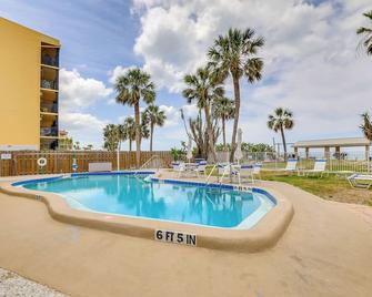 Beach and Pool Access Gulf Coast Villa with Balcony - Longboat Key