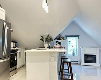 Lovely 1- bedroom Unit in Grimsby - Grimsby - Kitchen