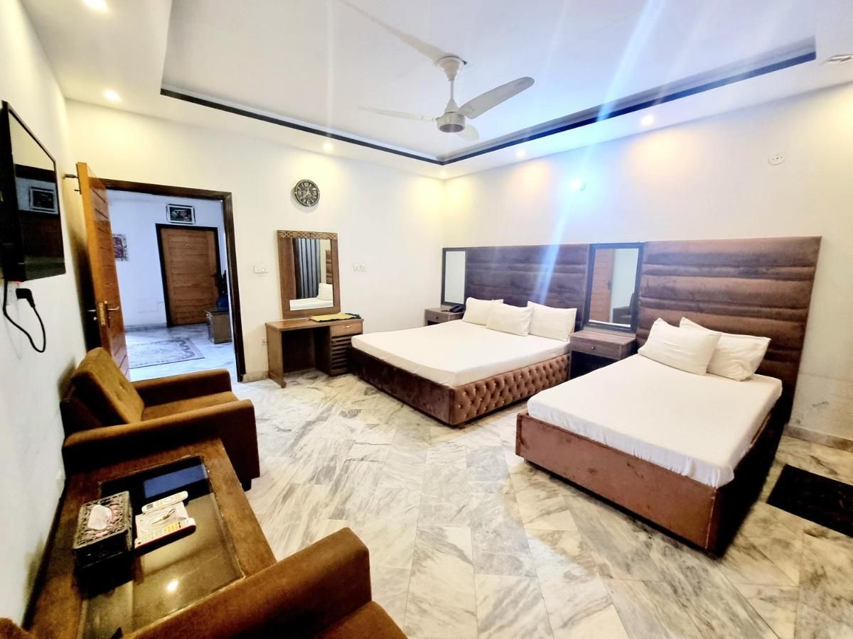 Pakeeza One Hotel thumbnail 3
