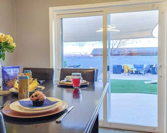 Large estate/3 Kings/2 private yards/Grill/Games/Firepit & Firetable/Dog welcome - Page - Dining room