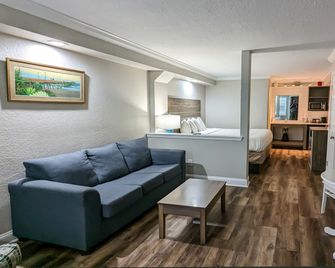 Islander Hotel & Resort - Emerald Isle