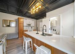 Downtown Heaven! - Conshohocken - Kitchen