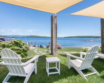 Unique Houseboat Experience on Lake Winnipesaukee - Dockside! - Laconia - Patio