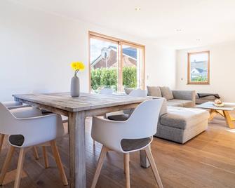 Exclusive holiday home, 140 sqm, 4 rooms, 2 bathrooms, kitchen, fireplace - Barth - Essbereich