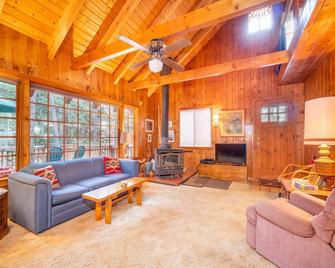 Bear Paw Lodge - Bayfield - Living room