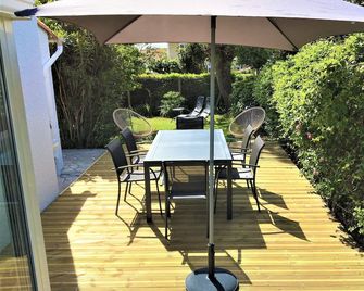 Villa Roma Gusco By The Sea Quiet Beautiful Garden - Saint-Georges-de-Didonne - Patio