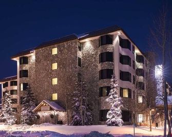Walk to the slopes! Base Area Location w/ Free Shuttle! Shared Hot Tub & Pool! G - Crested Butte - Budova