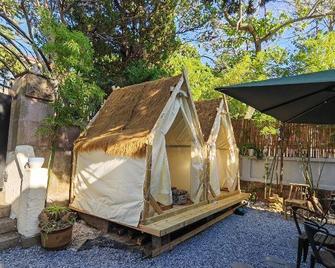 Qingdao 960 Youth Hostel Badaguan Sketching Base - Qingdao - Patio