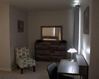 Athens city townhouse, 2 King masters, 2.5 baths - Athens