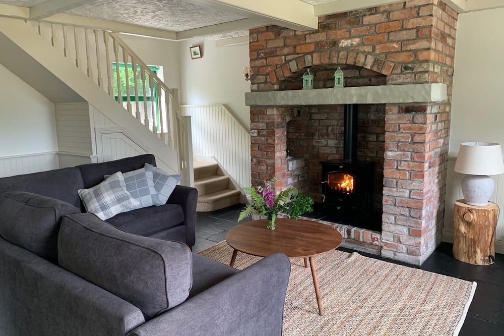Ardnagashel Est No 2 - a two story that sleeps 4 guests in 2 bedrooms - Ballylickey - Wohnzimmer
