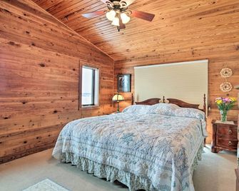 7-Acre Working Farm Near Lake Geneva: Pets Welcome - Burlington