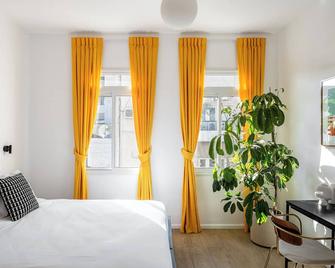 Mate Levinski - By Homy - Telavive - Quarto