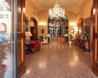 Phi Hotel Dei Medaglioni - Correggio - Hall d’entrée