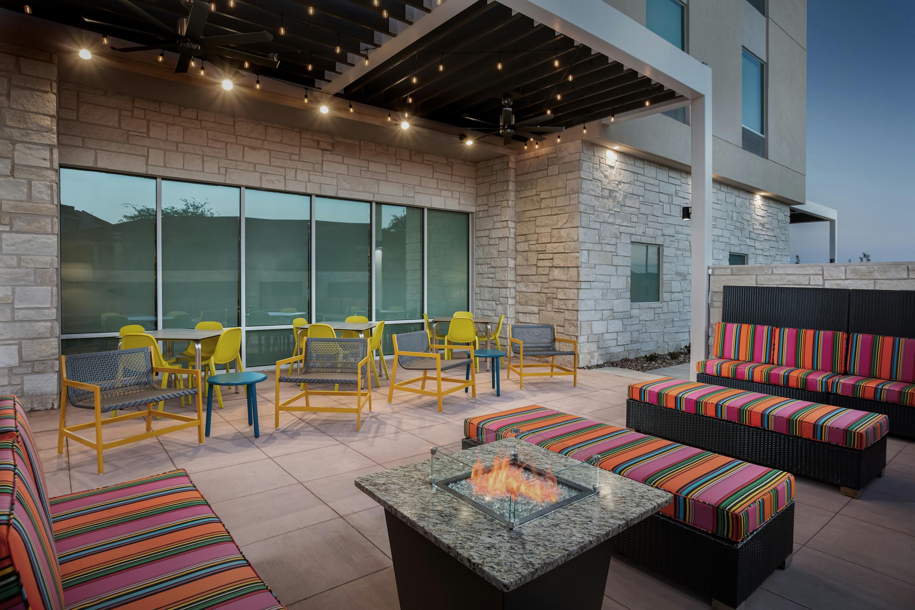 Home2 Suites by Hilton Laredo North - Laredo - Budova