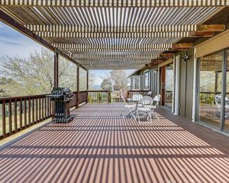 Secluded Home in The Heart of Wine Country! - Lower Lake - Patio