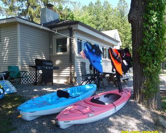 Honeoye Lake Waterfront Cottage - Honeoye - Patio