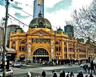 Chic 2br Apt Next To Southern Cross City Views - Melbourne - Building