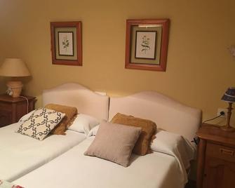 Beautiful house in the heart of the Leon mountain - Valdepiélago - Habitación