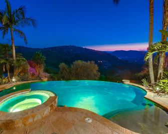 Private Villa with Infinity Pool and Game Room - Valley Center - Piscina