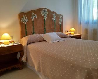 Apartment with garden and views of the Pyrenees - Jabierre - Habitación