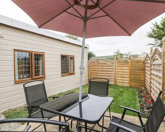 Wisteria Chalet - Highbridge - Patio
