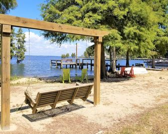 Relax by Lake Marion - A lake home with you in mind. - Eutawville - Patio