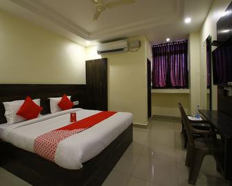 Oyo 11938 Mitra Residency - Warangal - Bedroom