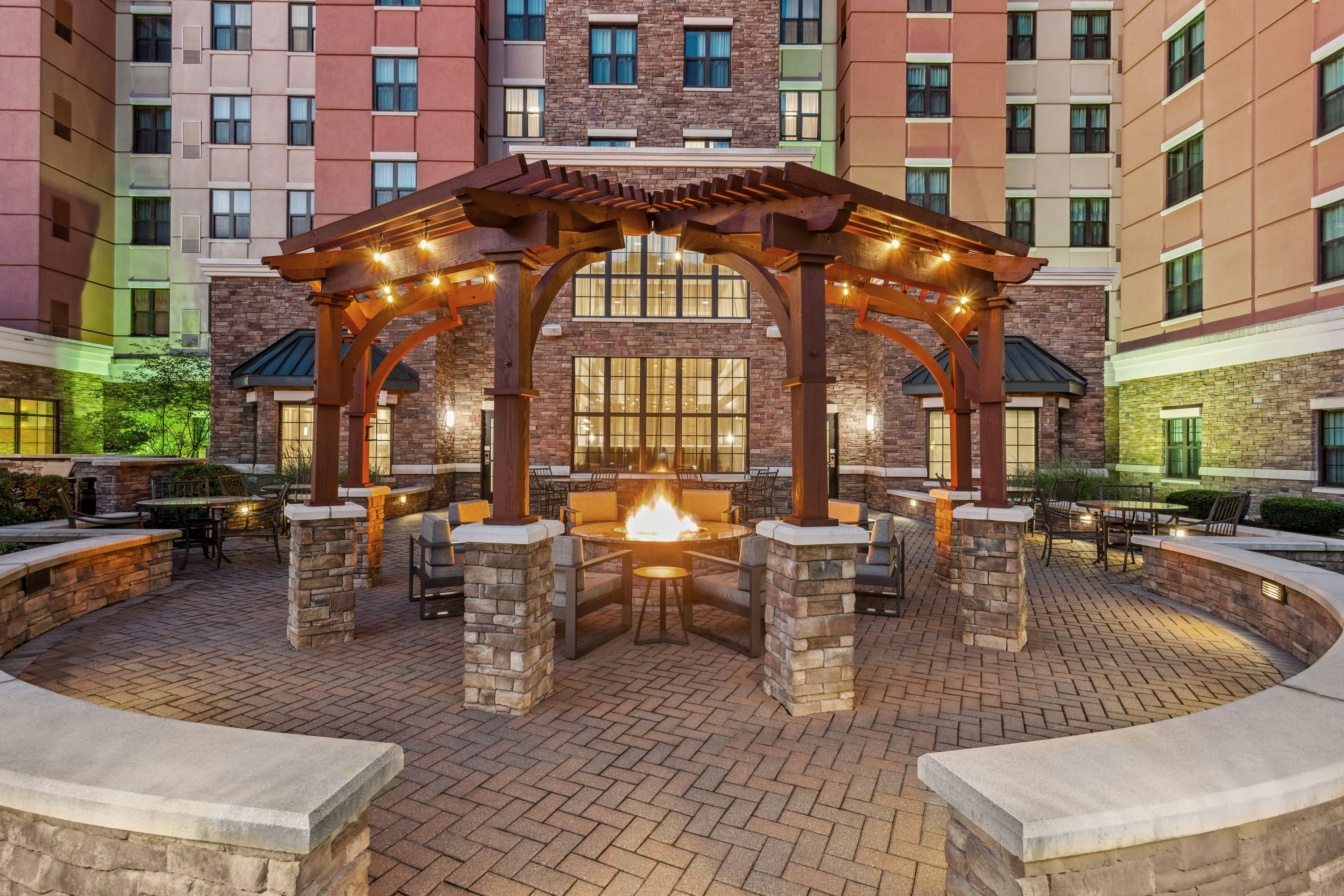 Staybridge Suites Albany Wolf Rd-Colonie Center By IHG - אלבאני - פטיו