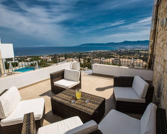 Villa Abbie,panoramic Sea Views - Neo Chorio - Balcón