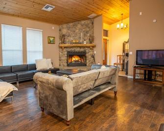 Cabin with Game Zone, Fireplace - Frazier Park - Living room