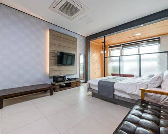 Buan Tomynspa Pension - Buan - Habitación