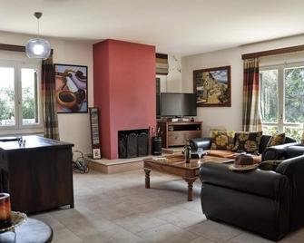 Villa Jazz Rock with Large Private Pool - Gouvia - Huiskamer