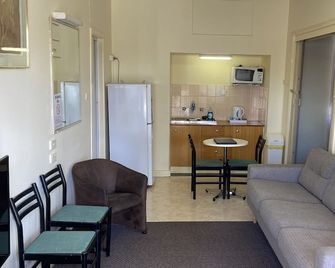 Paddle Steamer Motel - Swan Hill - Living room