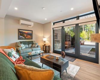 Kearsarge Brook Condominiums at Cranmore - North Conway - Living room