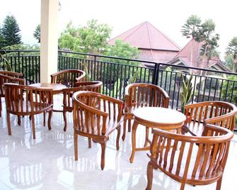 Baliku Guest House - Batu - Balcony