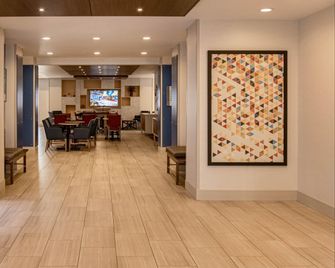 Holiday Inn Express & Suites Porterville By IHG - Porterville - Edificio
